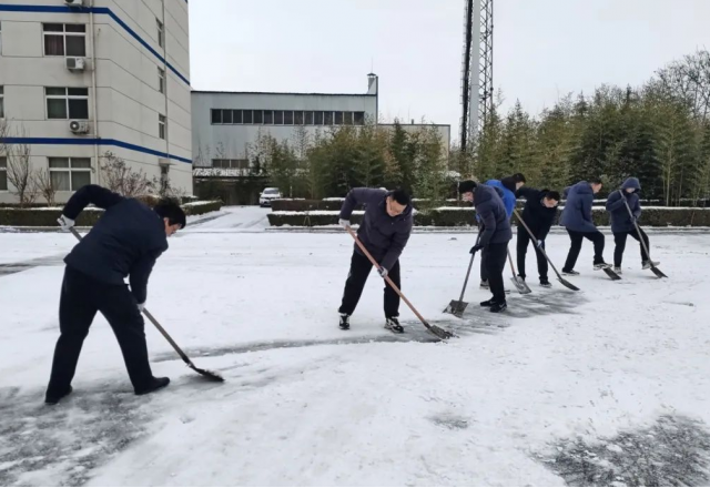 以雪為令迅速集結，清冰除雪確保暢通